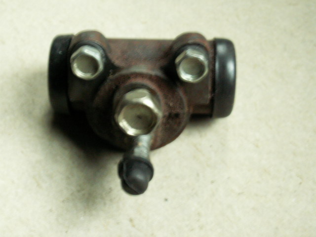 Váleček brzdový zadní 32 mm