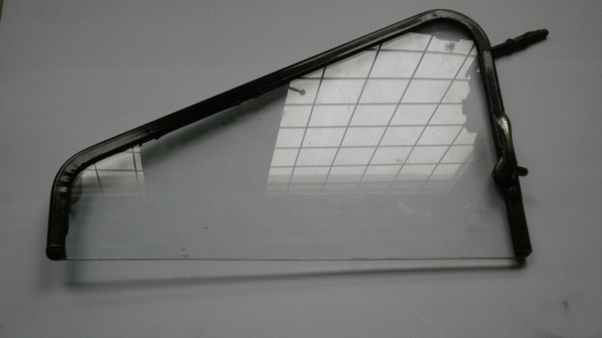 Okénko vyklápěcí pravé